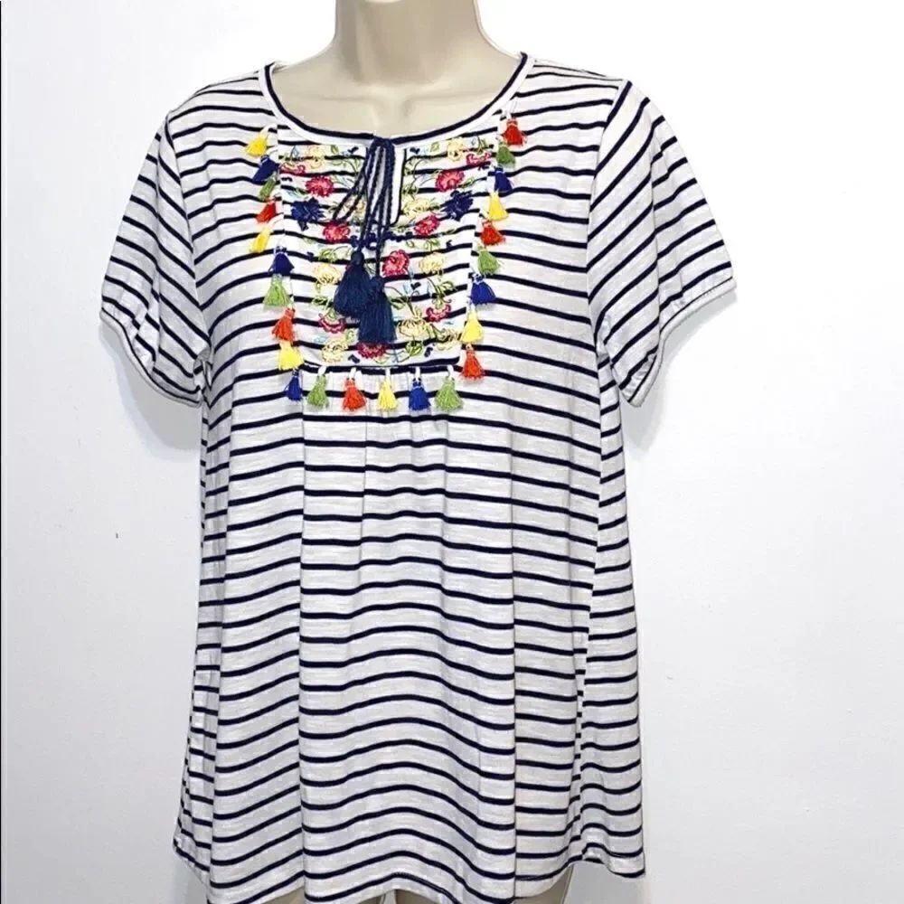 NWOT EMBROIDERED Short sleeves T-Shirt TOP